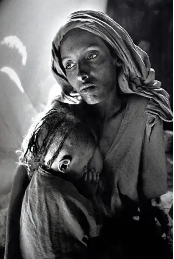 Mother and Child at the Korem camp, Ethiopia - aptiques by Authentic PreOwned
